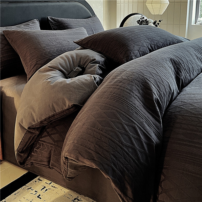 91家纺网 家纺一手货源 找家纺 琪格格纺织 2025新款60s全棉纯棉轻奢高级感立体浮雕提花加厚磨毛四件套 圣托里尼-墨黑