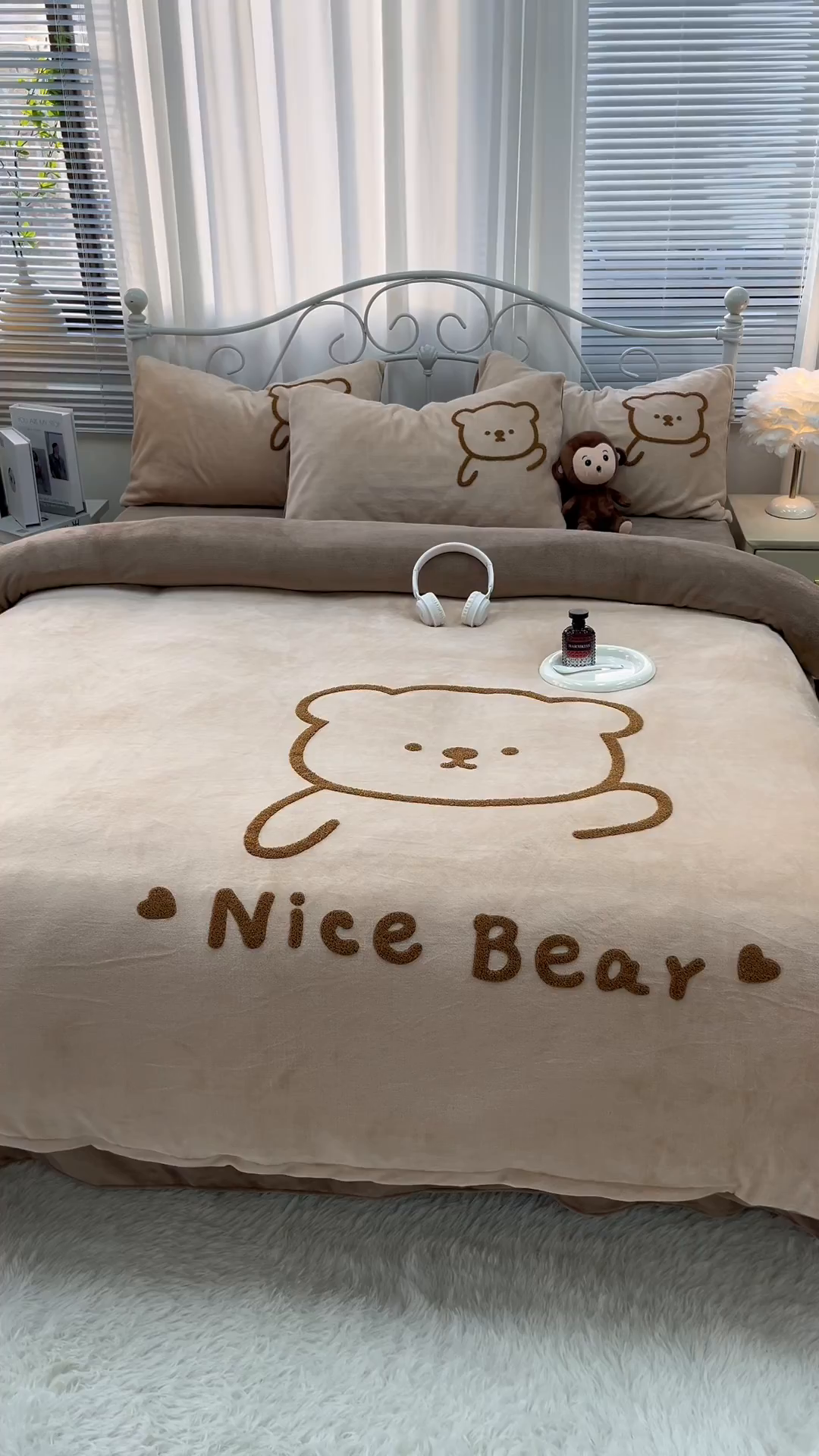 91家纺网 家纺一手货源 找家纺 鑫利来家纺 2025新款牛奶绒毛巾绣四件套 呆萌熊-浅咖深咖