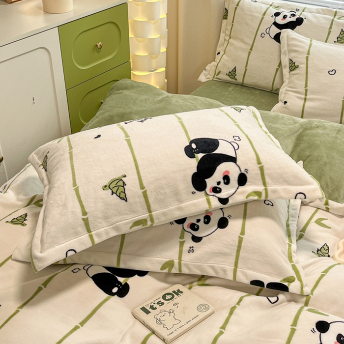 91家纺网 家纺一手货源 找家纺 慕尚家纺 2025新款田园花卉类印花牛奶绒高克重单被套 快乐熊猫