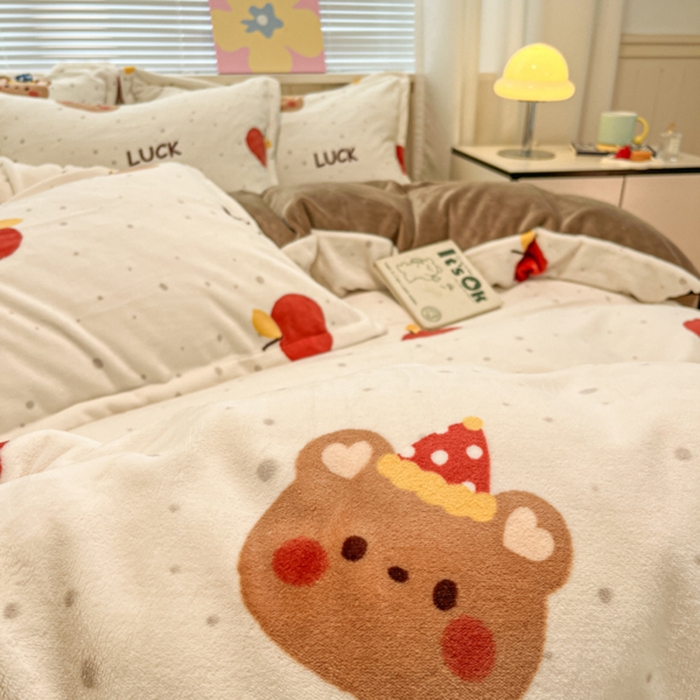 91家纺网 家纺一手货源 找家纺 慕尚家纺 2025新款田园花卉类印花牛奶绒高克重单被套 苹果小熊