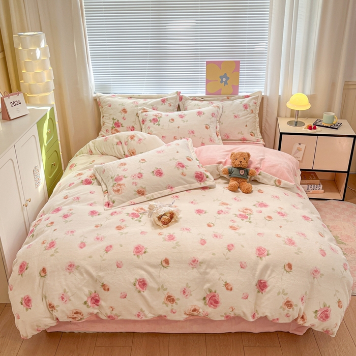 91家纺网 家纺一手货源 找家纺 慕尚家纺 2025新款田园花卉类印花牛奶绒高克重单被套 甜美冬日