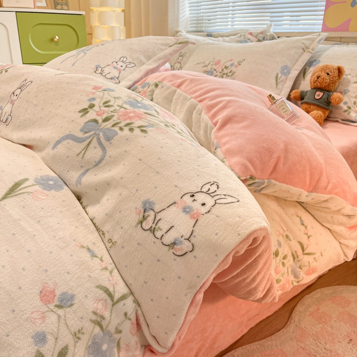 91家纺网 家纺一手货源 找家纺 慕尚家纺 2025新款田园花卉类印花牛奶绒高克重单被套 鲜花小兔