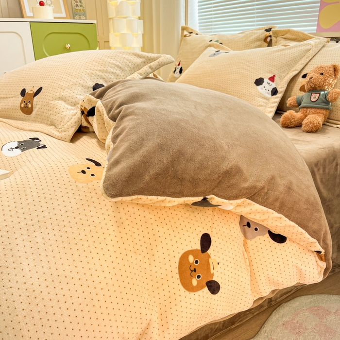 91家纺网 家纺一手货源 找家纺 慕尚家纺 2025新款田园花卉类印花牛奶绒高克重单被套 开心狗