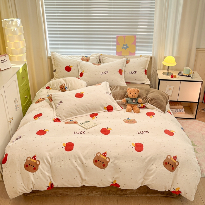 91家纺网 家纺一手货源 找家纺 慕尚家纺 2025新款田园花卉类印花牛奶绒高克重单被套 苹果小熊