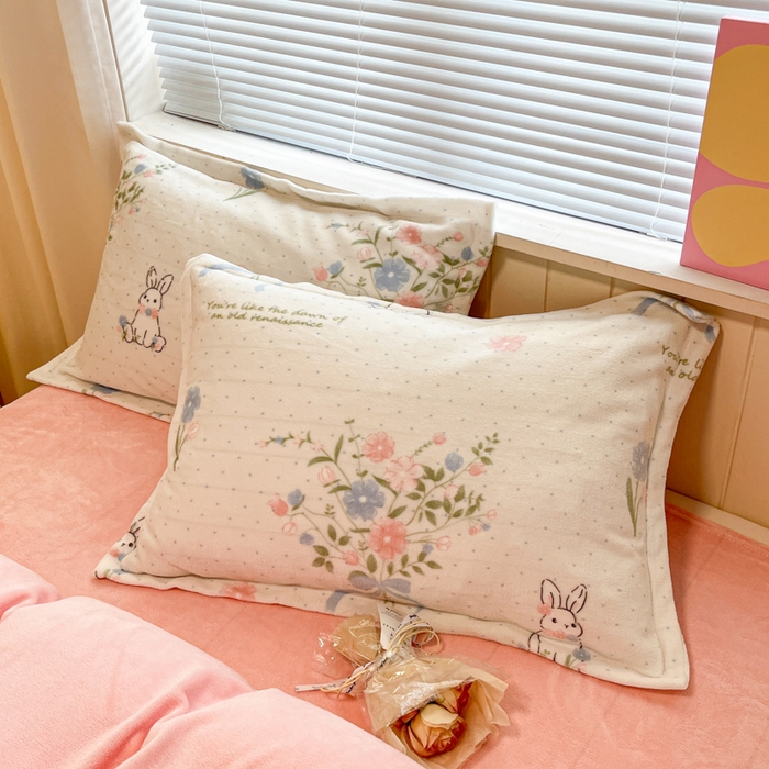 91家纺网 家纺一手货源 找家纺 慕尚家纺 2025新款田园花卉类印花牛奶绒高克重单被套 鲜花小兔