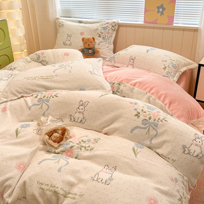 91家纺网 家纺一手货源 找家纺 慕尚家纺 2025新款田园花卉类印花牛奶绒高克重单被套 鲜花小兔