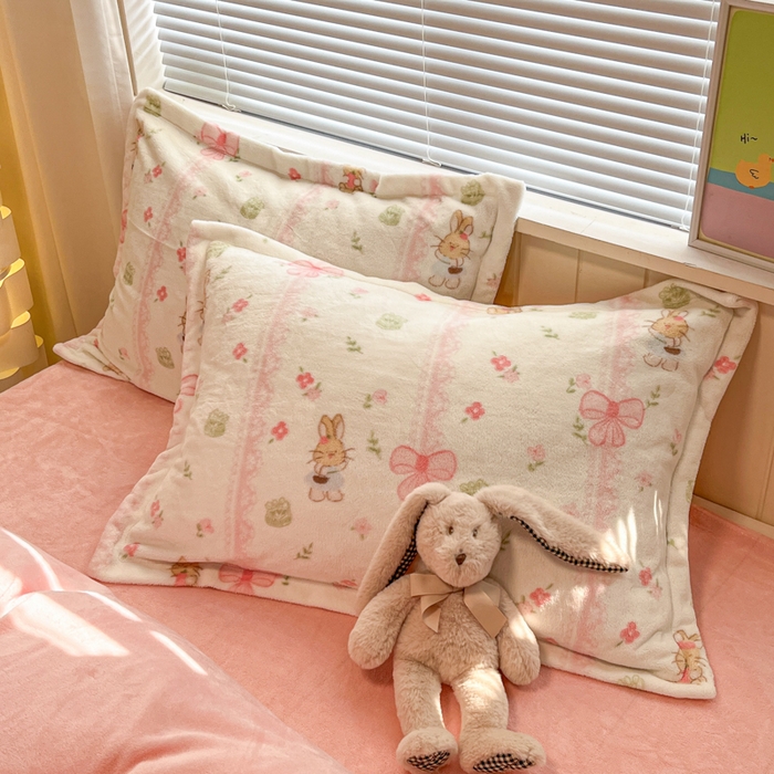 91家纺网 家纺一手货源 找家纺 慕尚家纺 2025新款田园花卉类印花牛奶绒高克重单被套 蝴蝶小兔