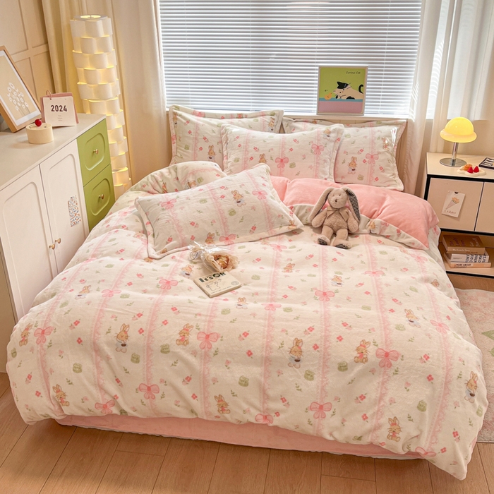 91家纺网 家纺一手货源 找家纺 慕尚家纺 2025新款田园花卉类印花牛奶绒高克重单被套 蝴蝶小兔