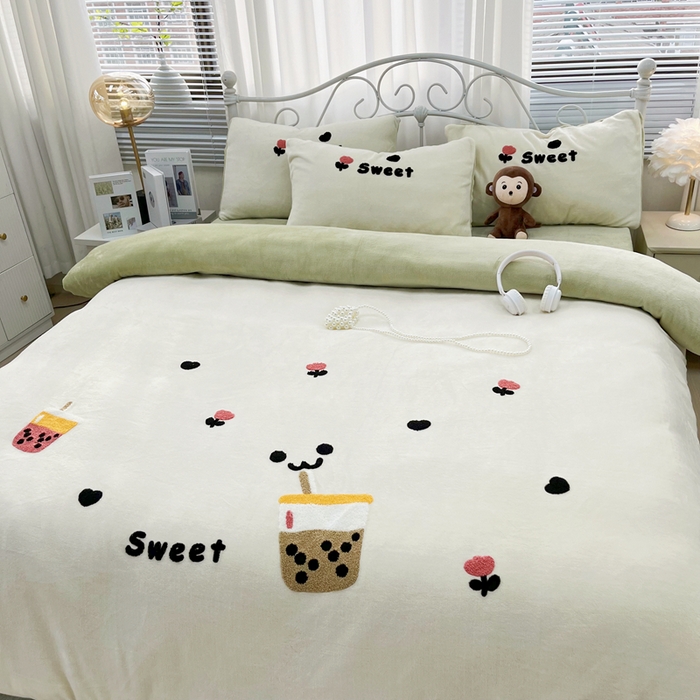 91家纺网 家纺一手货源 找家纺 鑫利来家纺 2025新款牛奶绒毛巾绣四件套 奶茶-白绿