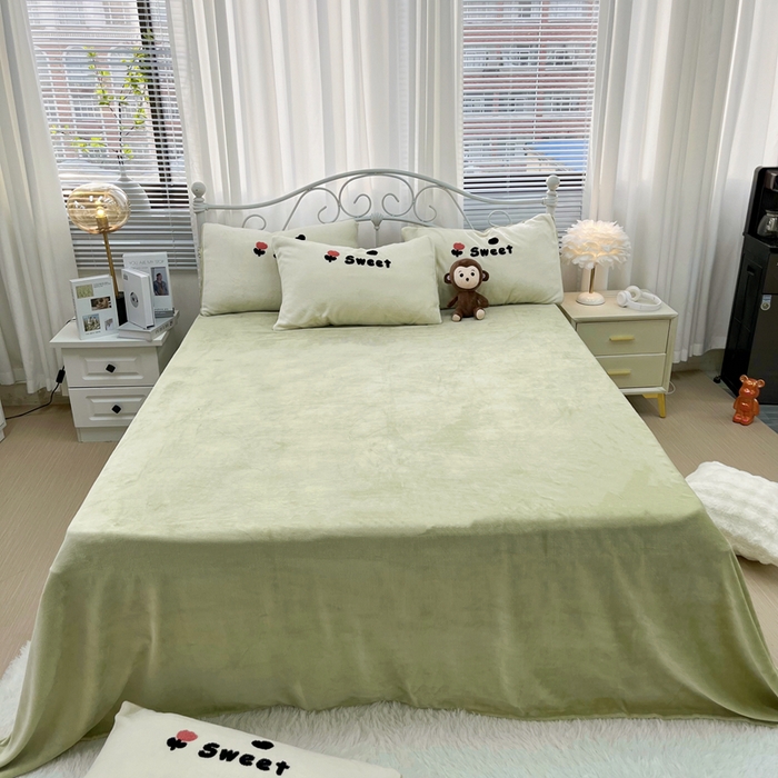 91家纺网 家纺一手货源 找家纺 鑫利来家纺 2025新款牛奶绒毛巾绣四件套 奶茶-白绿