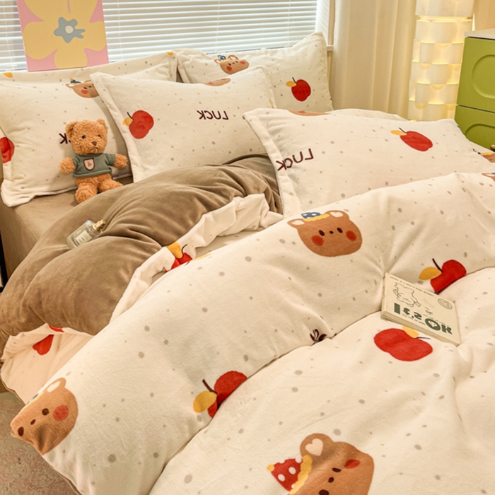 91家纺网 家纺一手货源 找家纺 慕尚家纺 2025新款田园花卉类印花牛奶绒高克重单被套 苹果小熊