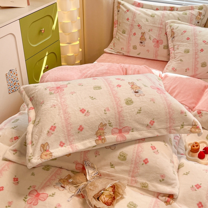 91家纺网 家纺一手货源 找家纺 慕尚家纺 2025新款田园花卉类印花牛奶绒高克重单被套 蝴蝶小兔