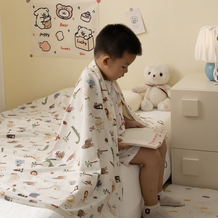 91家纺网 家纺一手货源 找家纺 （总）寐居家纺 2025新款企鹅绒多功能儿童毛巾毯（可当披肩用）