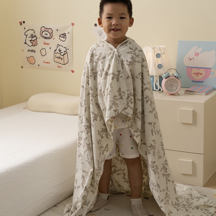 91家纺网 家纺一手货源 找家纺 寐居家纺 2025新款企鹅绒多功能儿童毛巾毯（可当披肩用） 企鹅绒毯-繁花