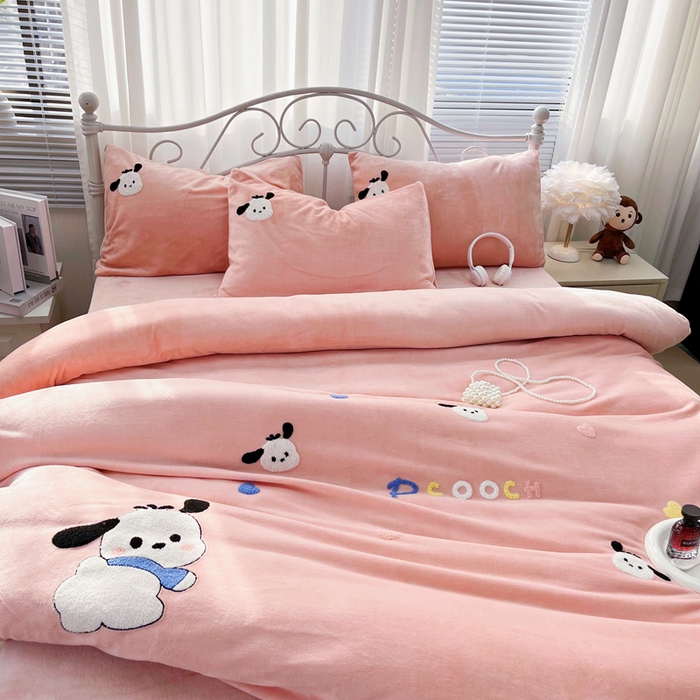 91家纺网 家纺一手货源 找家纺 鑫利来家纺 2025新款牛奶绒毛巾绣四件套 小奶狗-粉