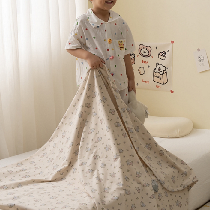 91家纺网 家纺一手货源 找家纺 寐居家纺 2025新款企鹅绒多功能儿童毛巾毯（可当披肩用） 企鹅绒毯-蓝粉花梦