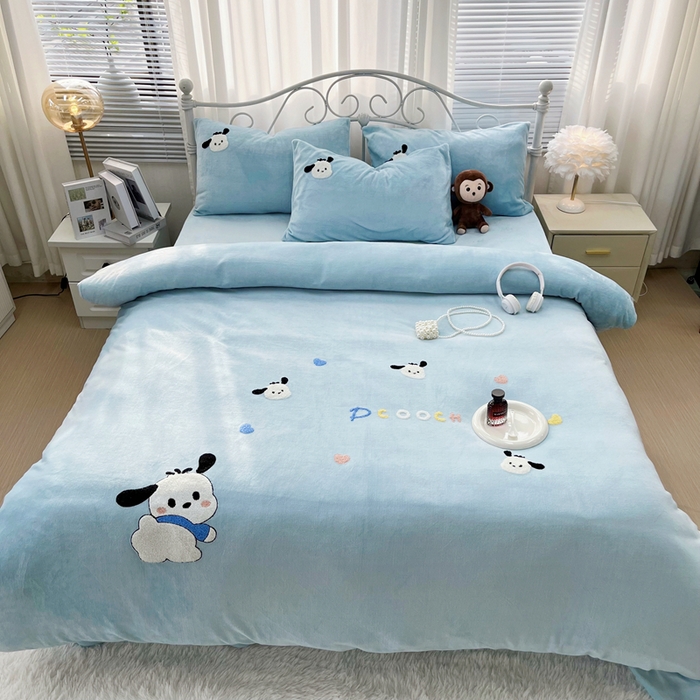 91家纺网 家纺一手货源 找家纺 鑫利来家纺 2025新款牛奶绒毛巾绣四件套 小奶狗-蓝