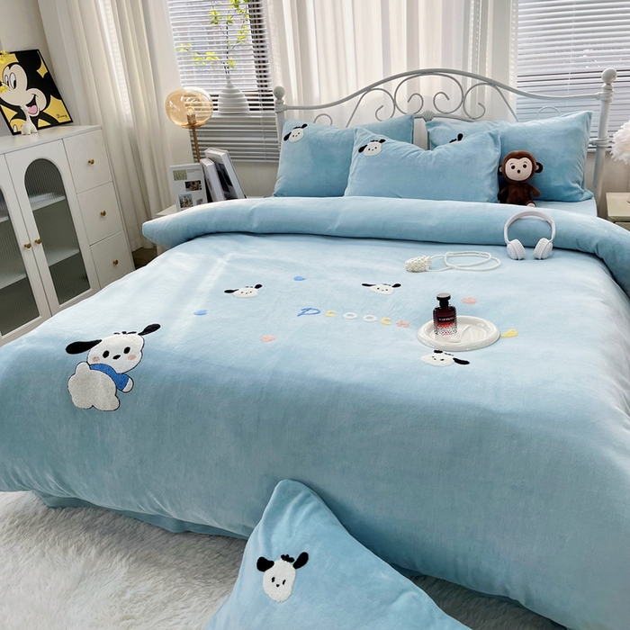 91家纺网 家纺一手货源 找家纺 鑫利来家纺 2025新款牛奶绒毛巾绣四件套 小奶狗-蓝