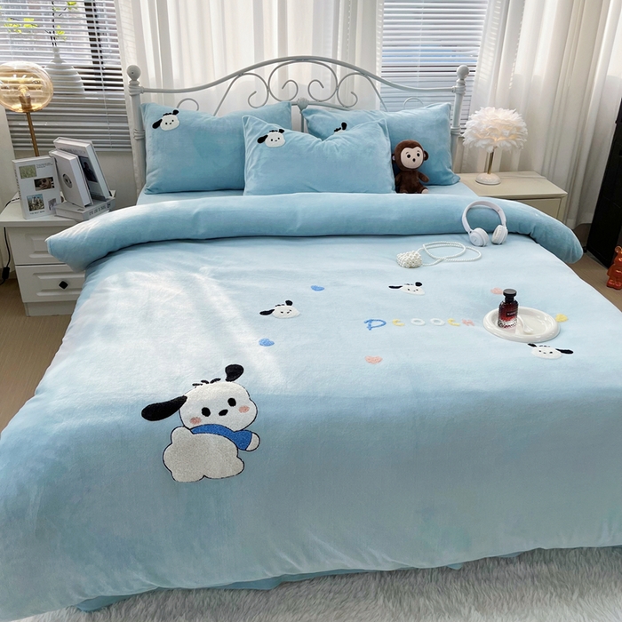 91家纺网 家纺一手货源 找家纺 鑫利来家纺 2025新款牛奶绒毛巾绣四件套 小奶狗-蓝