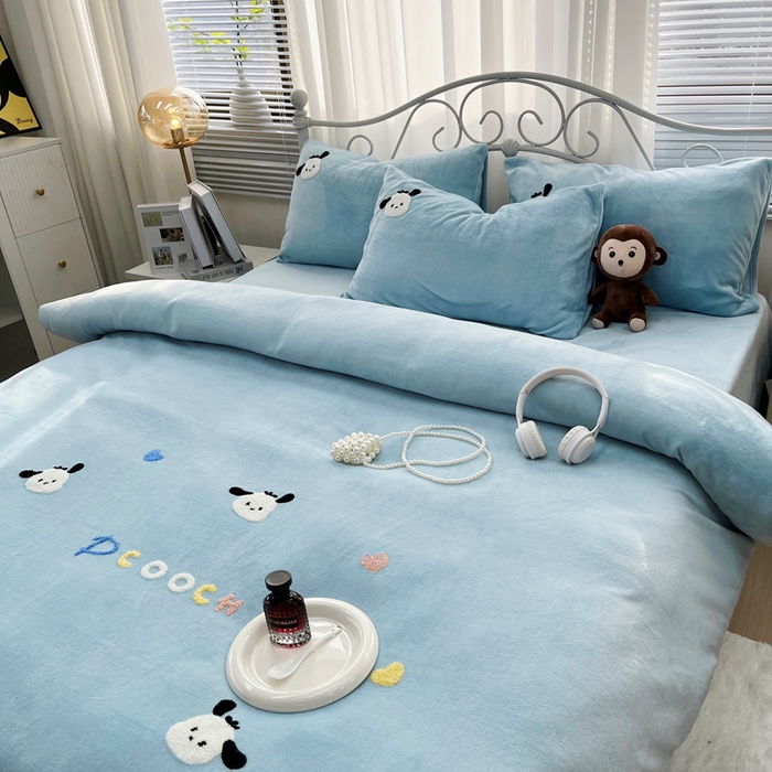 91家纺网 家纺一手货源 找家纺 鑫利来家纺 2025新款牛奶绒毛巾绣四件套 小奶狗-蓝