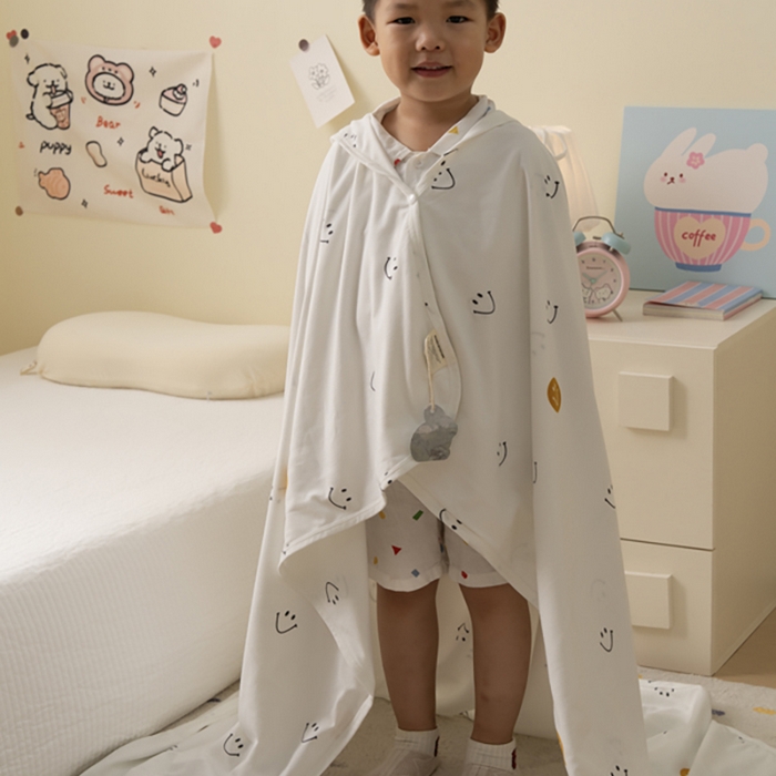 91家纺网 家纺一手货源 找家纺 寐居家纺 2025新款企鹅绒多功能儿童毛巾毯（可当披肩用） 企鹅绒毯-笑脸