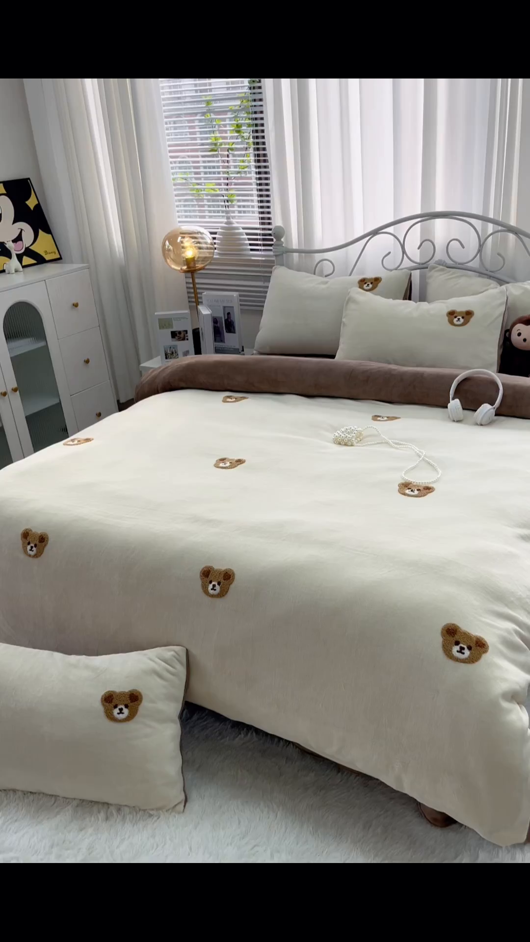 91家纺网 家纺一手货源 找家纺 鑫利来家纺 2025新款牛奶绒毛巾绣四件套 小熊-奶白咖