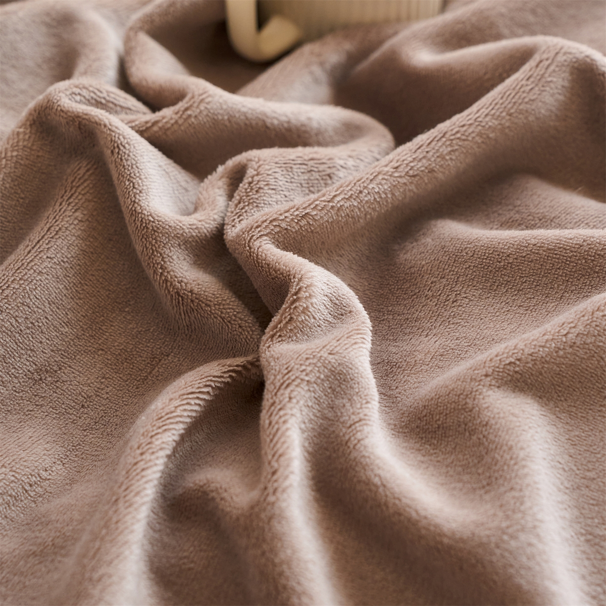 91家纺网 家纺一手货源 找家纺 兰紫橙家纺 2025新款简约纯色牛奶绒毛毯 摩卡棕