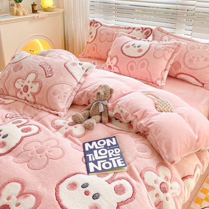 91家纺网 家纺一手货源 找家纺 慕尚家纺 2025新款高克重印花雪花绒四件套 花花小兔