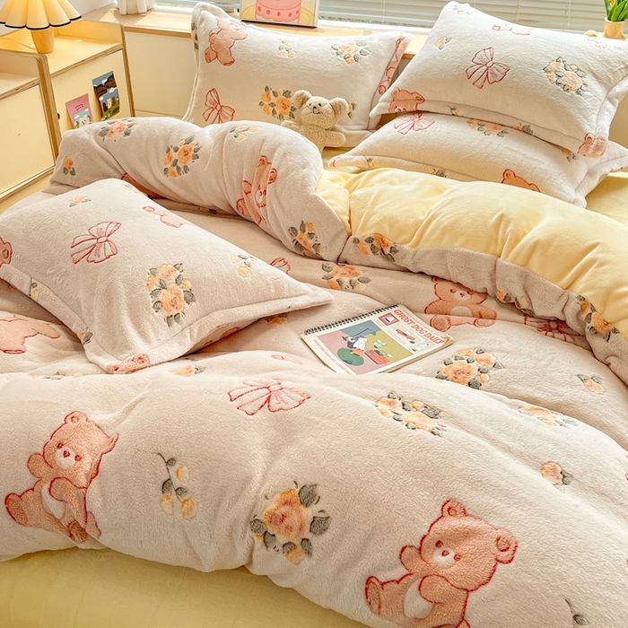 91家纺网 家纺一手货源 找家纺 慕尚家纺 2025新款高克重印花雪花绒四件套 糯米熊