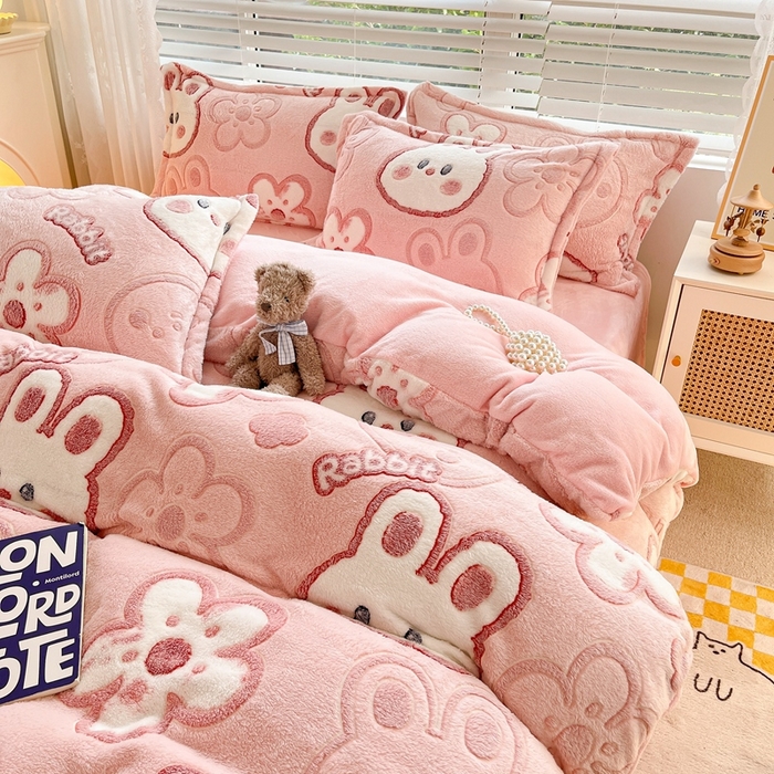 91家纺网 家纺一手货源 找家纺 慕尚家纺 2025新款高克重印花雪花绒被套单件 花花小兔