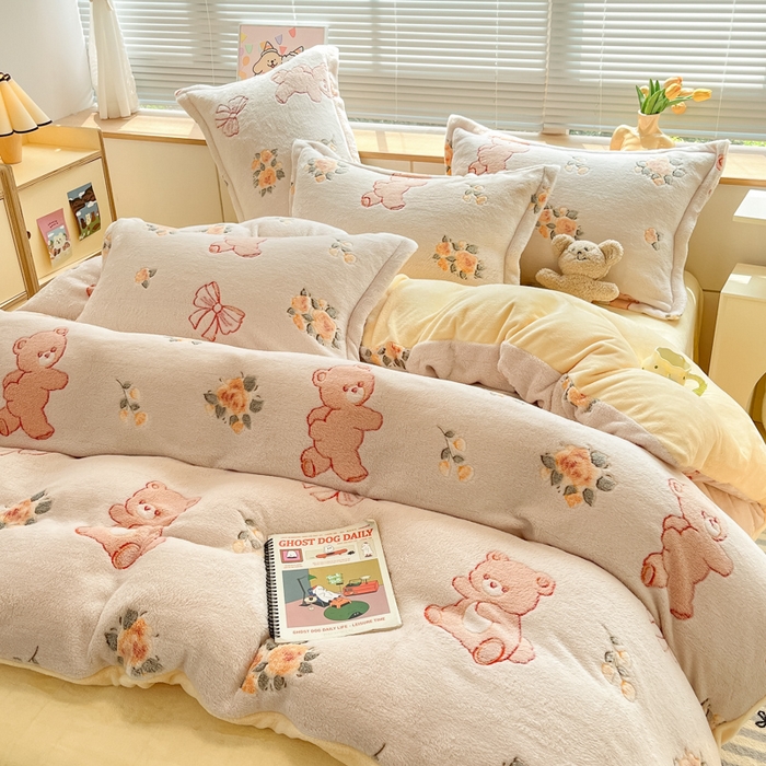 91家纺网 家纺一手货源 找家纺 慕尚家纺 2025新款高克重印花雪花绒被套单件 糯米熊