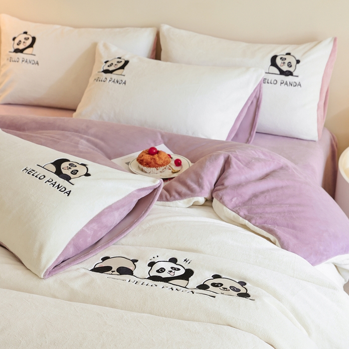 91家纺网 家纺一手货源 找家纺 ONE TWO ONE 121 新品【牛奶绒刺绣四件套】2025毛毯被子四件套单件床单被套床笠珊瑚绒牛奶绒冬被法兰绒兔毛绒panda panda-浅紫