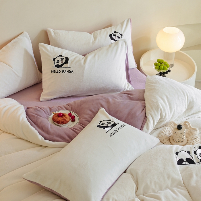 91家纺网 家纺一手货源 找家纺 ONE TWO ONE 121 新品【牛奶绒刺绣四件套】2025毛毯被子四件套单件床单被套床笠珊瑚绒牛奶绒冬被法兰绒兔毛绒panda panda-浅紫