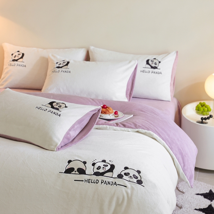 91家纺网 家纺一手货源 找家纺 ONE TWO ONE 121 新品【牛奶绒刺绣四件套】2025毛毯被子四件套单件床单被套床笠珊瑚绒牛奶绒冬被法兰绒兔毛绒panda panda-浅紫