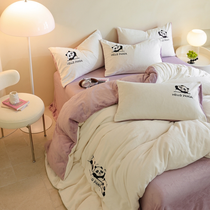 91家纺网 家纺一手货源 找家纺 ONE TWO ONE 121 新品【牛奶绒刺绣四件套】2025毛毯被子四件套单件床单被套床笠珊瑚绒牛奶绒冬被法兰绒兔毛绒panda panda-浅紫