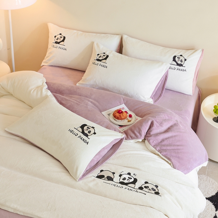 91家纺网 家纺一手货源 找家纺 ONE TWO ONE 121 新品【牛奶绒刺绣四件套】2025毛毯被子四件套单件床单被套床笠珊瑚绒牛奶绒冬被法兰绒兔毛绒panda panda-浅紫