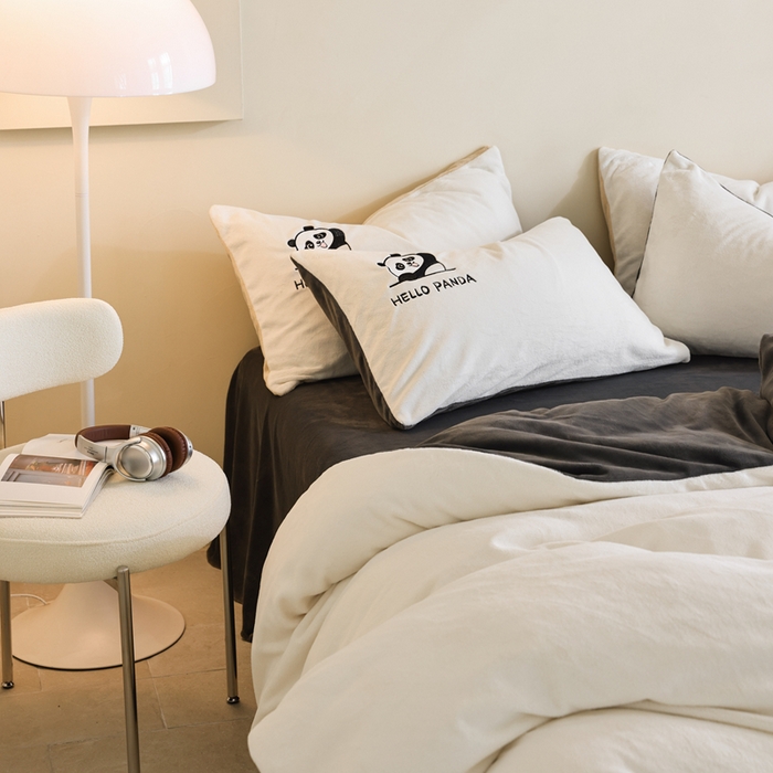 91家纺网 家纺一手货源 找家纺 ONE TWO ONE 121 新品【牛奶绒刺绣四件套】2025毛毯被子四件套单件床单被套床笠珊瑚绒牛奶绒冬被法兰绒兔毛绒panda panda-熊猫