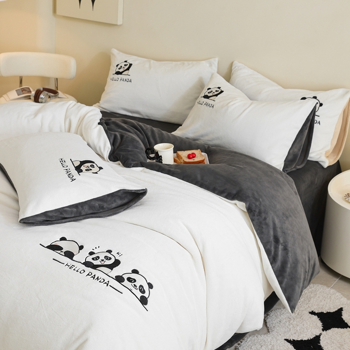 91家纺网 家纺一手货源 找家纺 ONE TWO ONE 121 新品【牛奶绒刺绣四件套】2025毛毯被子四件套单件床单被套床笠珊瑚绒牛奶绒冬被法兰绒兔毛绒panda panda-熊猫