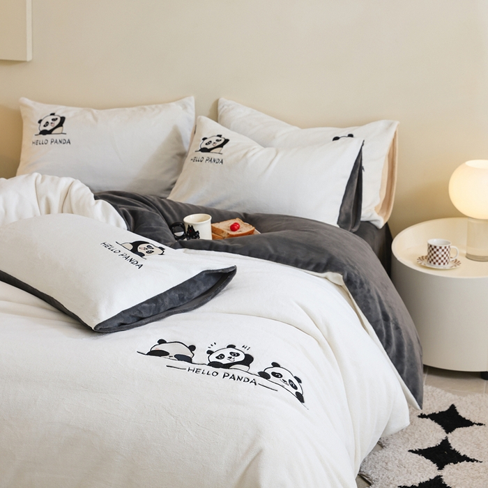 91家纺网 家纺一手货源 找家纺 ONE TWO ONE 121 新品【牛奶绒刺绣四件套】2025毛毯被子四件套单件床单被套床笠珊瑚绒牛奶绒冬被法兰绒兔毛绒panda panda-熊猫