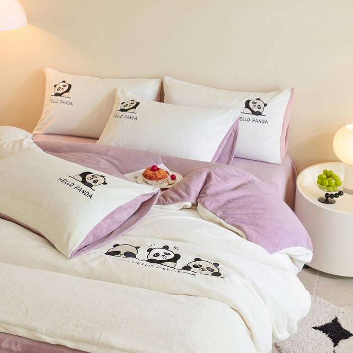 91家纺网 家纺一手货源 找家纺 ONE TWO ONE 121 新品【牛奶绒刺绣四件套】2025毛毯被子四件套单件床单被套床笠珊瑚绒牛奶绒冬被法兰绒兔毛绒panda panda-浅紫