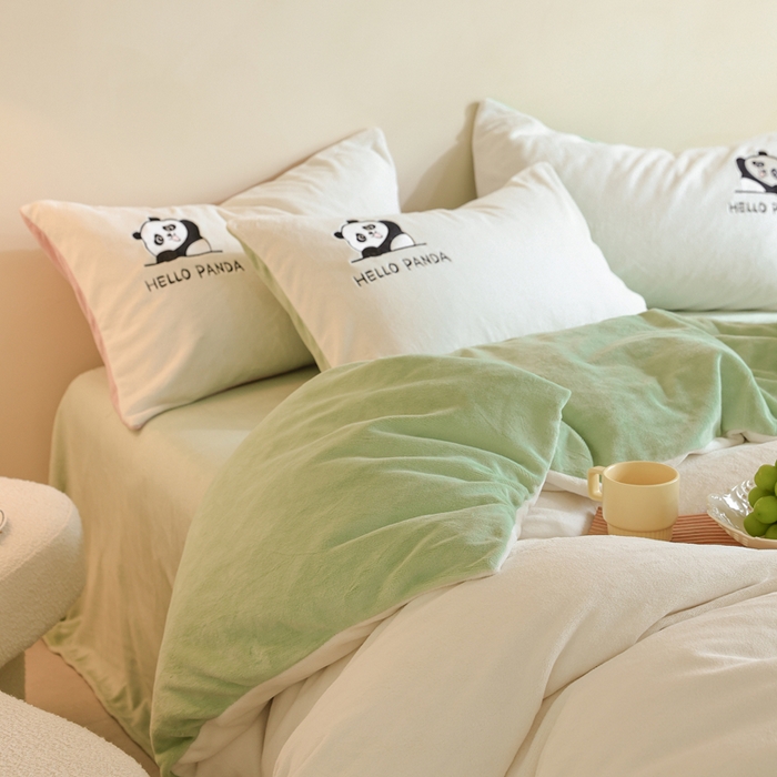 91家纺网 家纺一手货源 找家纺 ONE TWO ONE 121 新品【牛奶绒刺绣四件套】2025毛毯被子四件套单件床单被套床笠珊瑚绒牛奶绒冬被法兰绒兔毛绒panda panda-浅绿