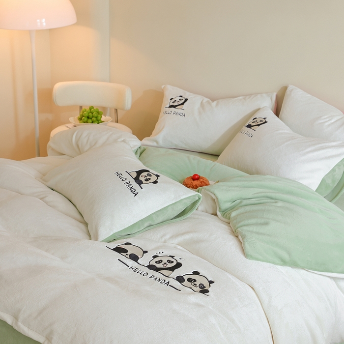 91家纺网 家纺一手货源 找家纺 ONE TWO ONE 121 新品【牛奶绒刺绣四件套】2025毛毯被子四件套单件床单被套床笠珊瑚绒牛奶绒冬被法兰绒兔毛绒panda panda-浅绿