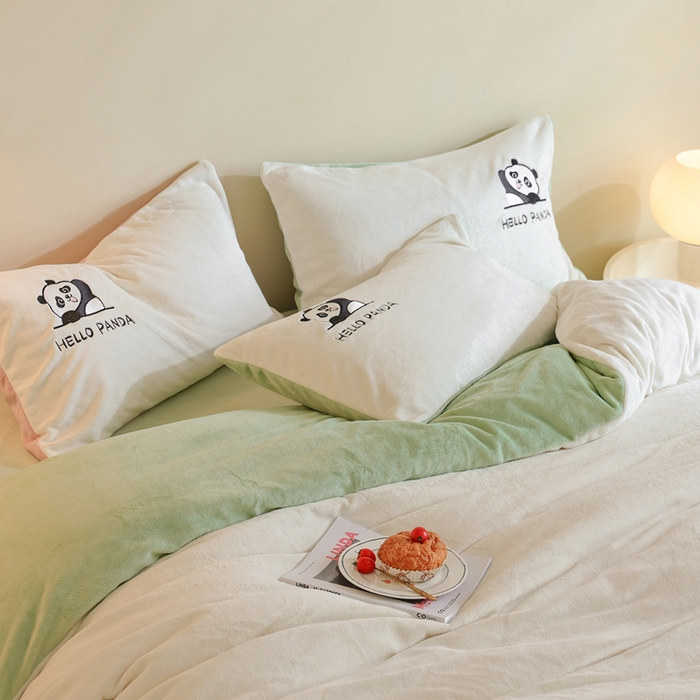 91家纺网 家纺一手货源 找家纺 ONE TWO ONE 121 新品【牛奶绒刺绣四件套】2025毛毯被子四件套单件床单被套床笠珊瑚绒牛奶绒冬被法兰绒兔毛绒panda panda-浅绿