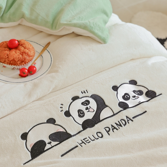 91家纺网 家纺一手货源 找家纺 ONE TWO ONE 121 新品【牛奶绒刺绣四件套】2025毛毯被子四件套单件床单被套床笠珊瑚绒牛奶绒冬被法兰绒兔毛绒panda panda-浅绿