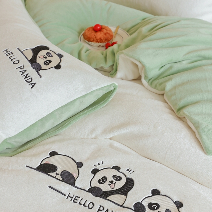 91家纺网 家纺一手货源 找家纺 ONE TWO ONE 121 新品【牛奶绒刺绣四件套】2025毛毯被子四件套单件床单被套床笠珊瑚绒牛奶绒冬被法兰绒兔毛绒panda panda-浅绿