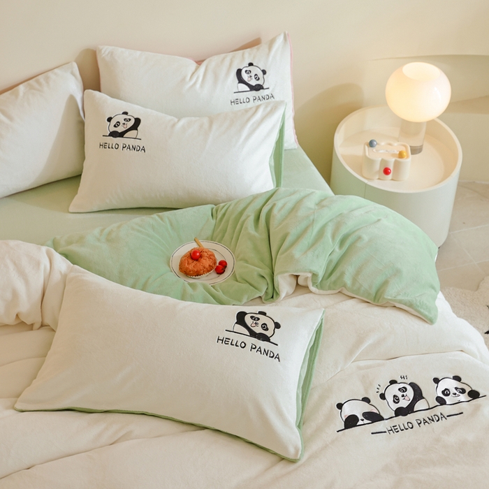 91家纺网 家纺一手货源 找家纺 ONE TWO ONE 121 新品【牛奶绒刺绣四件套】2025毛毯被子四件套单件床单被套床笠珊瑚绒牛奶绒冬被法兰绒兔毛绒panda panda-浅绿