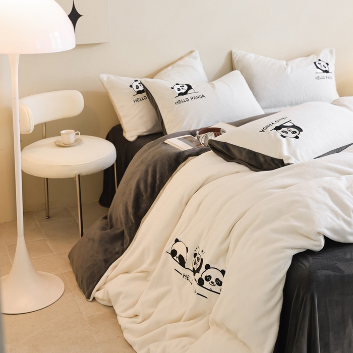 91家纺网 家纺一手货源 找家纺 ONE TWO ONE 121 新品【牛奶绒刺绣四件套】2025毛毯被子四件套单件床单被套床笠珊瑚绒牛奶绒冬被法兰绒兔毛绒panda panda-熊猫