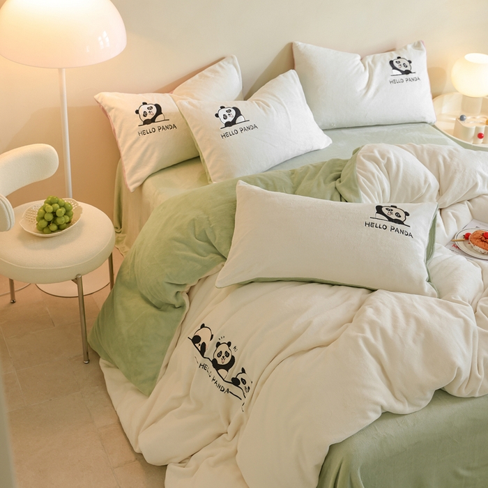 91家纺网 家纺一手货源 找家纺 ONE TWO ONE 121 新品【牛奶绒刺绣四件套】2025毛毯被子四件套单件床单被套床笠珊瑚绒牛奶绒冬被法兰绒兔毛绒panda panda-浅绿