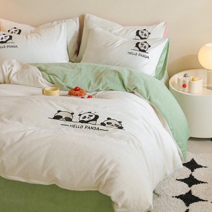 91家纺网 家纺一手货源 找家纺 ONE TWO ONE 121 新品【牛奶绒刺绣四件套】2025毛毯被子四件套单件床单被套床笠珊瑚绒牛奶绒冬被法兰绒兔毛绒panda panda-浅绿