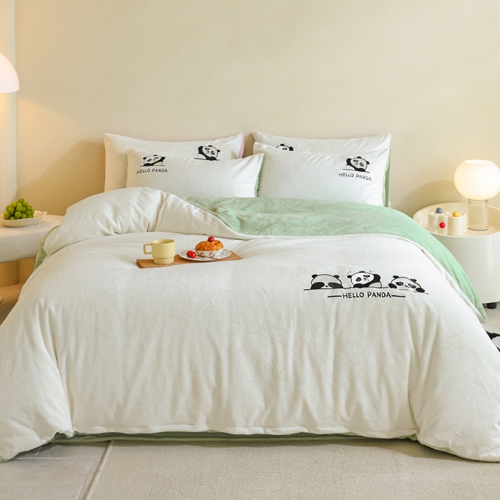 91家纺网 家纺一手货源 找家纺 ONE TWO ONE 121 新品【牛奶绒刺绣四件套】2025毛毯被子四件套单件床单被套床笠珊瑚绒牛奶绒冬被法兰绒兔毛绒panda panda-浅绿